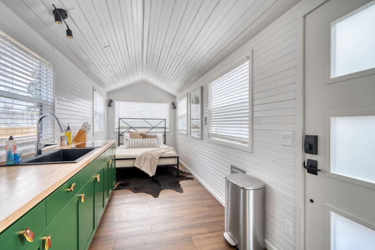 Stay Portland - Noir-Emerald Modern Tinylux In Portland Exterior foto
